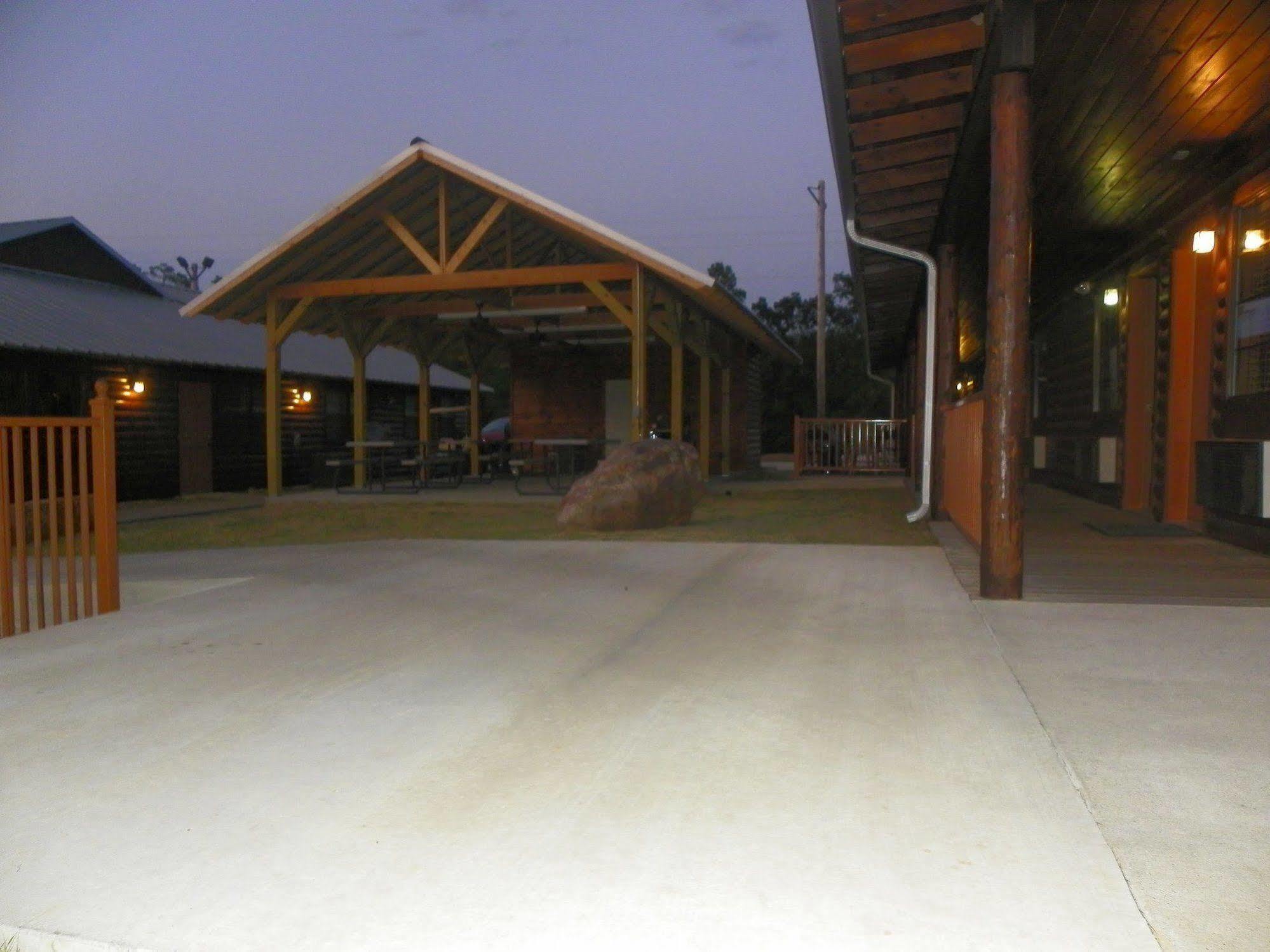 Hochatown Country Lodge Exterior photo