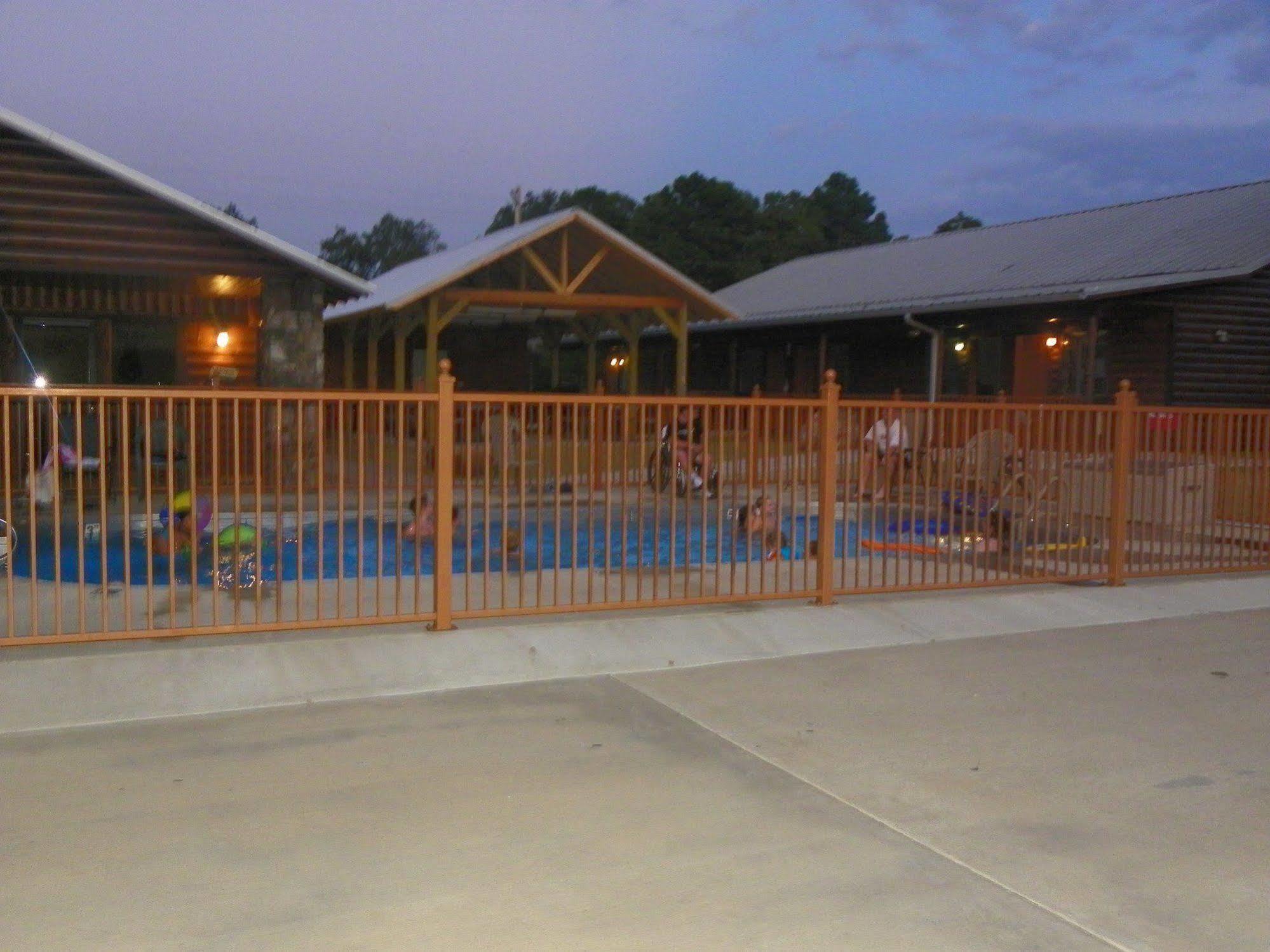 Hochatown Country Lodge Exterior photo