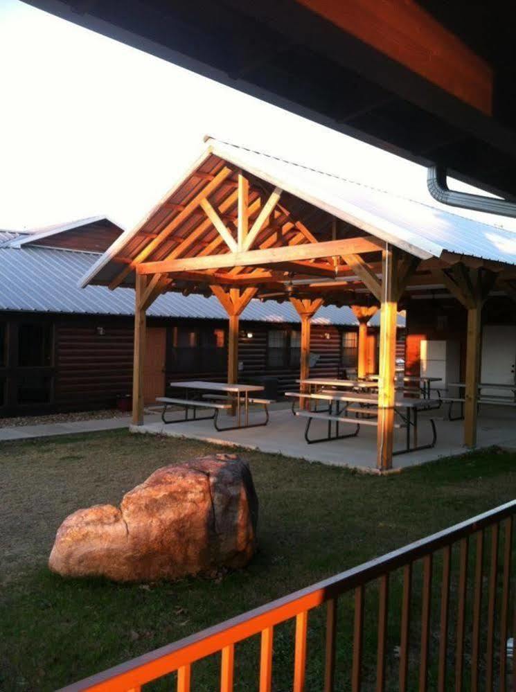 Hochatown Country Lodge Exterior photo